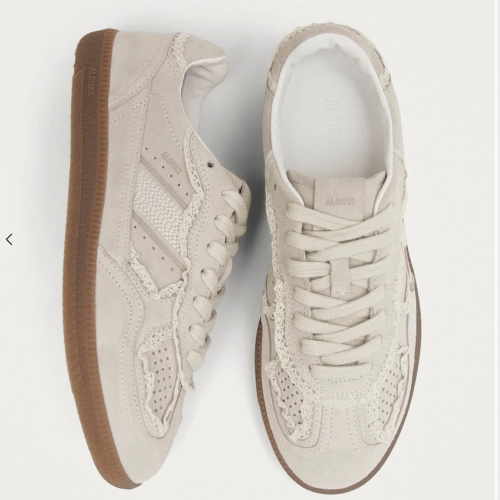 Alohas Lace Sneakers size 6 NWT